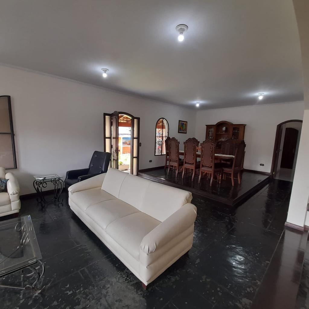 Sobrado para Venda em Guarulhos, Vila Galvão, 5 dormitórios, 2 suítes, 5 banheiros, 8 vagas - RC IMÓVEIS A VENDA